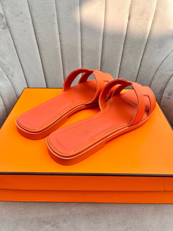 H**mes sandals