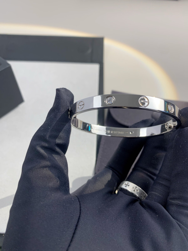 Ca*t*er bracelet