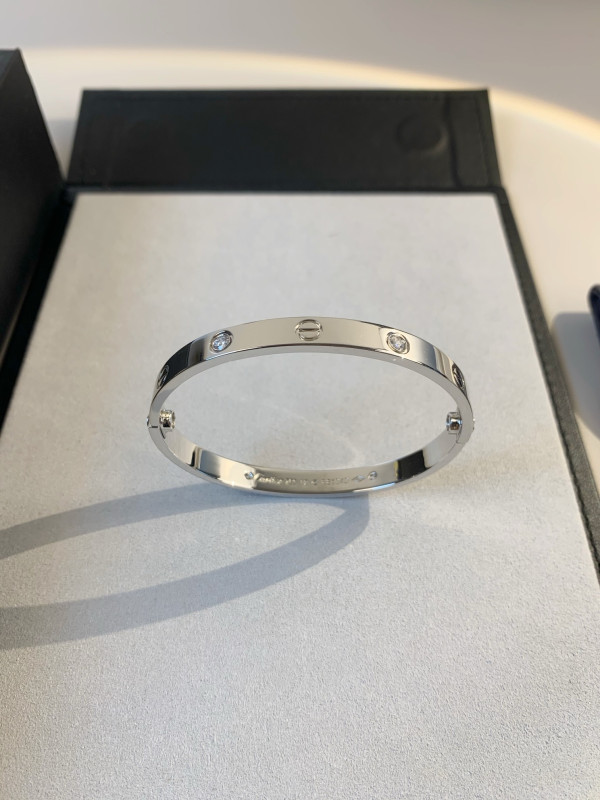 Ca*t*er bracelet