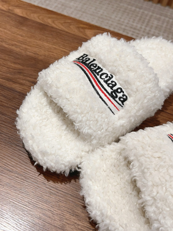 Ba*len*cia*ga sandals