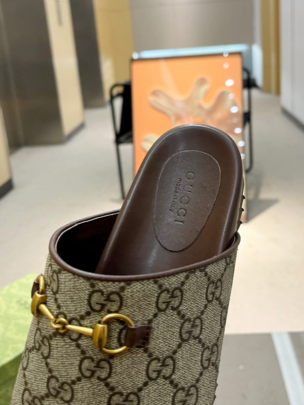 G*u*i horsebit slipper