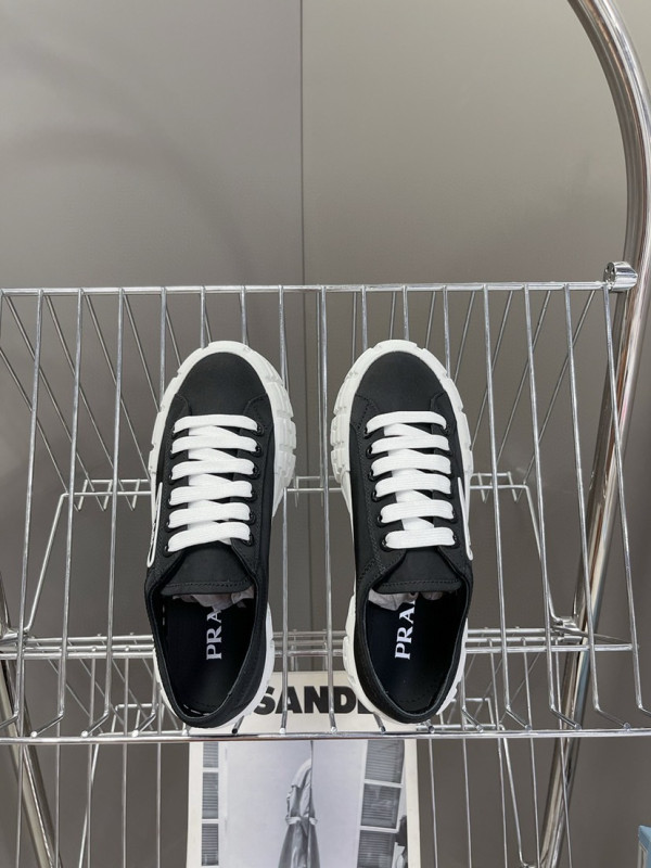 Pra*a  sneakers
