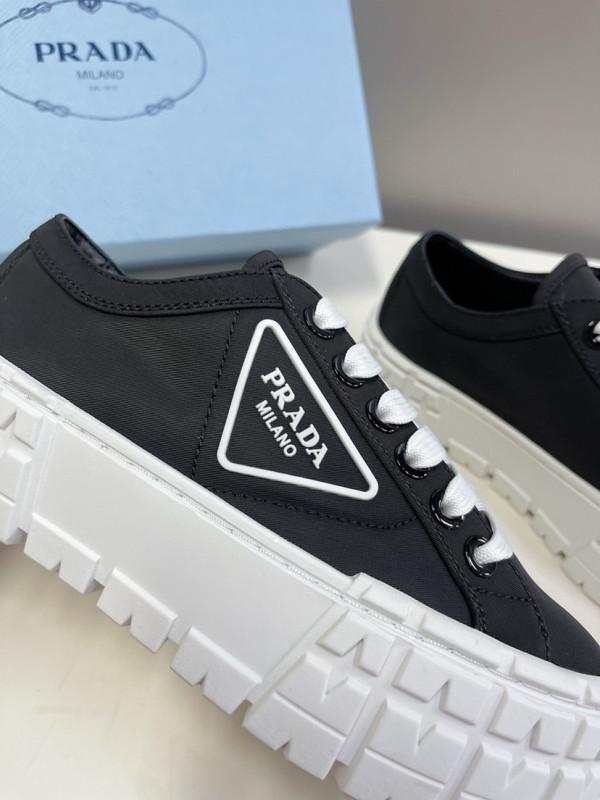 Pra*a  sneakers