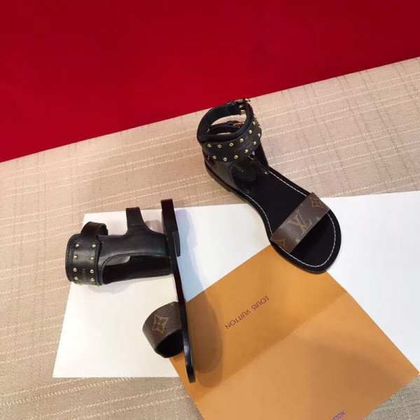 l0*is V*t0n sandal