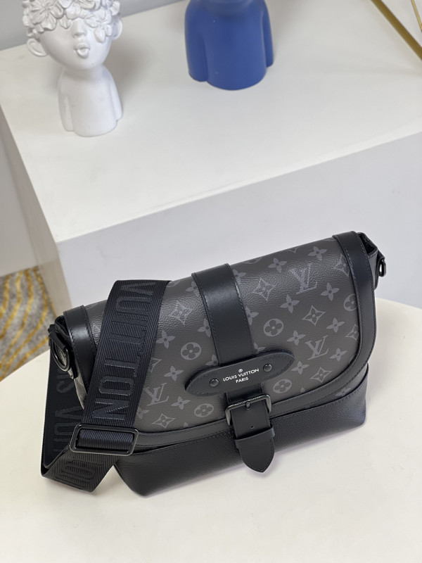 l0*is V*t0n saumur messenger