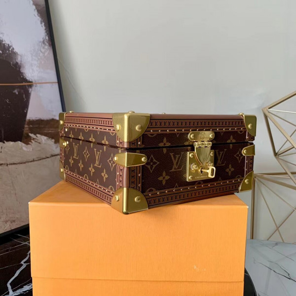 l0*is V*t0n jewelry box
