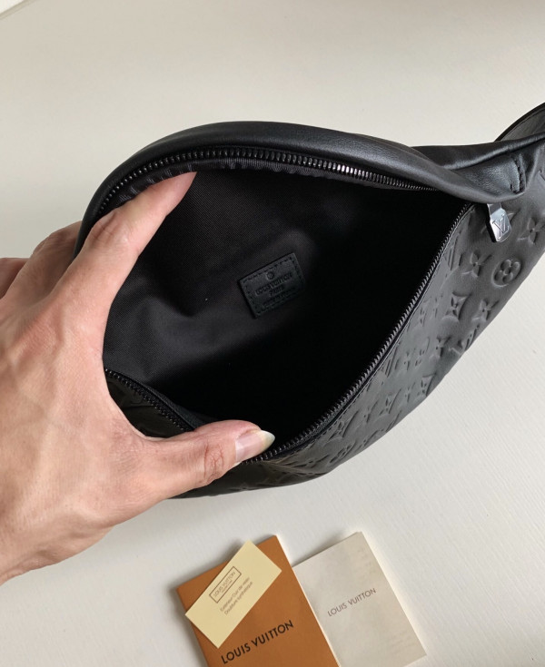l0*is V*t0n discovery bumbag