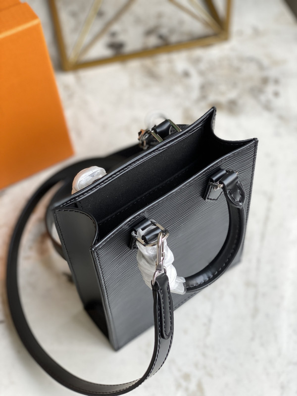 l0*is V*t0n petit sac plat