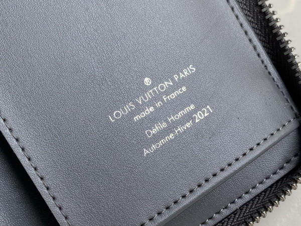 l0*is V*t0n zippy wallet vertical