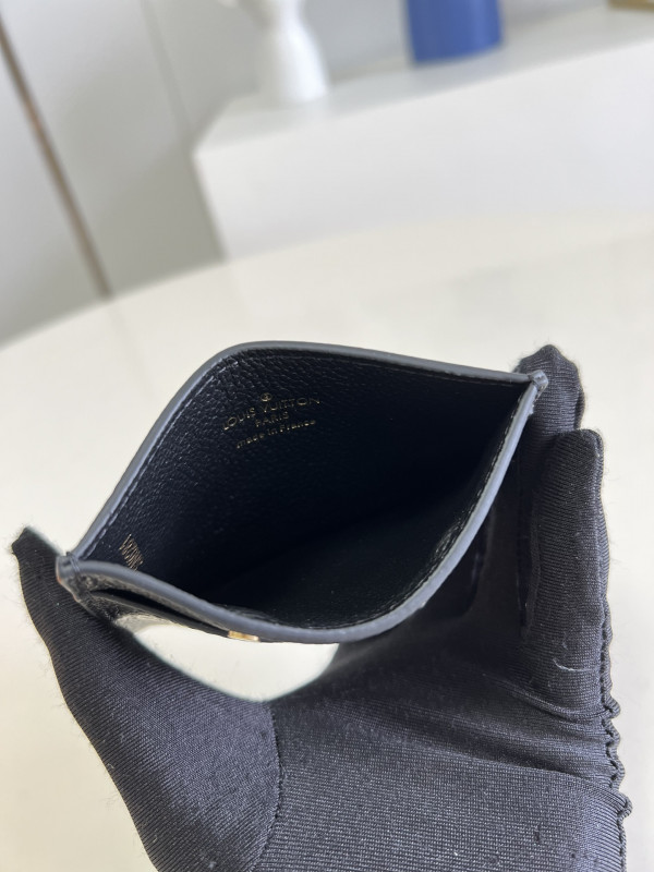 l0*is V*t0n card holder