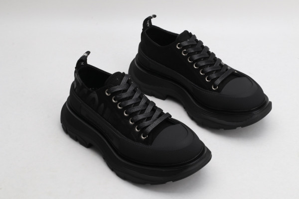 ale*d*r M*Q*en tread slick lace up