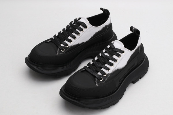 ale*d*r M*Q*en tread slick lace up