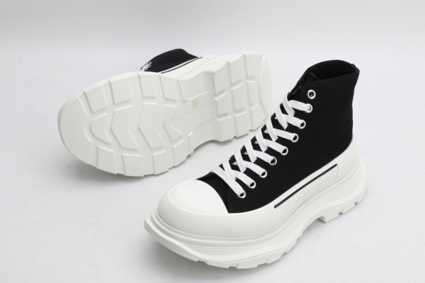 ale*d*r M*Q*en tread slick boot