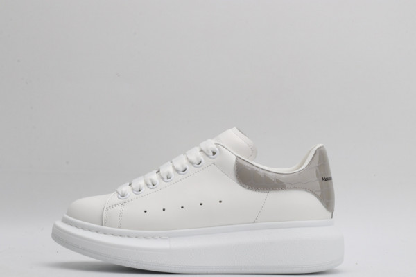 ale*d*r M*Q*en oversized sneaker