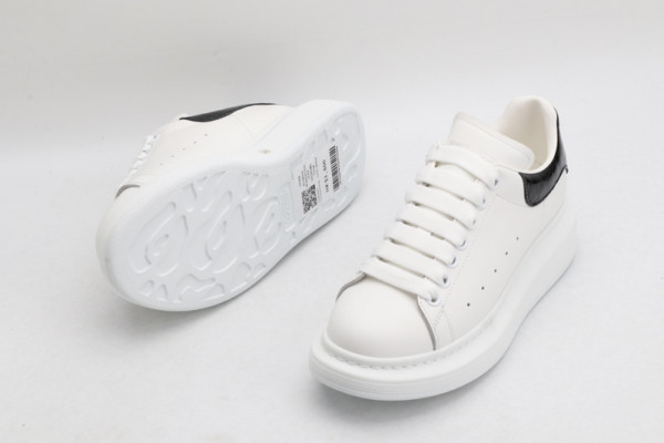 ale*d*r M*Q*en oversized sneaker