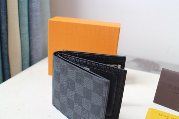 l0*is V*t0n amerigo wallet