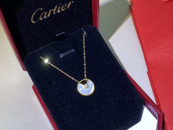 Ca*t*er amulet necklace