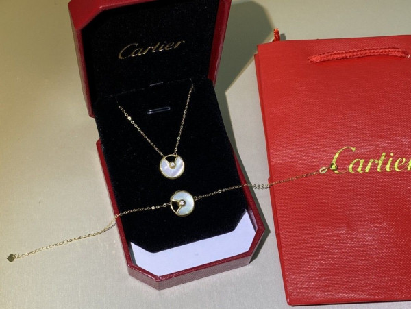 Ca*t*er amulet necklace