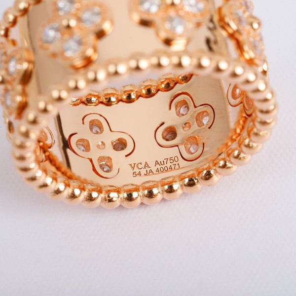 V*N CL*F & arpels perlée clovers ring