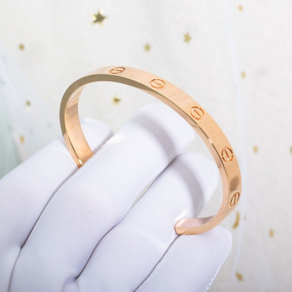 Ca*t*er  bracelet
