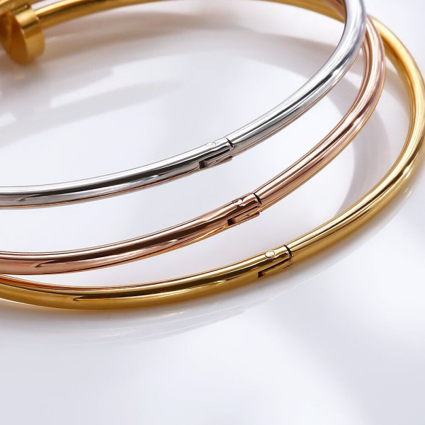 Ca*t*er bracelet