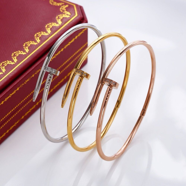 Ca*t*er bracelet