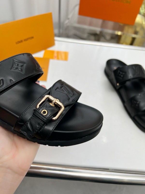 l0*is V*t0n slippers