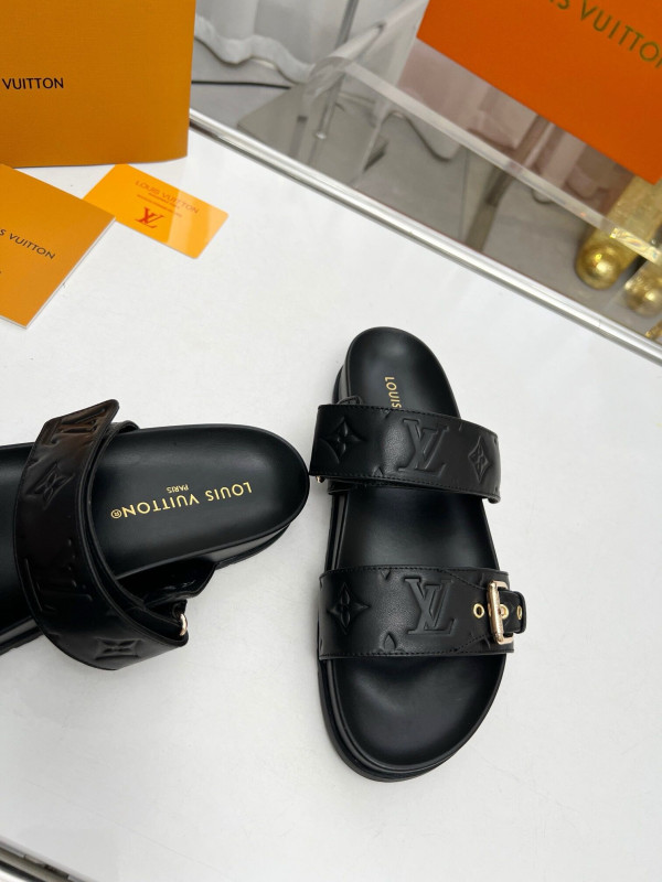 l0*is V*t0n slippers