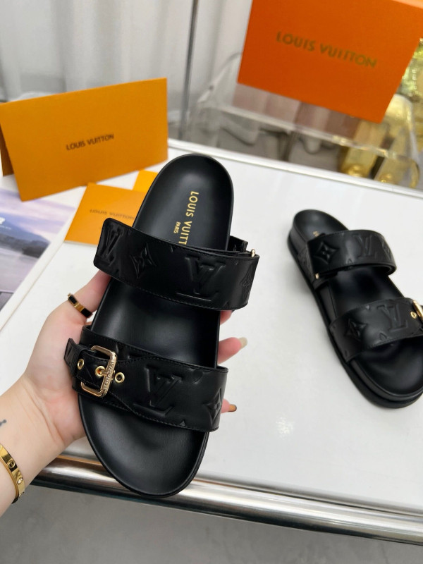 l0*is V*t0n slippers