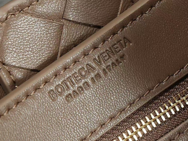 bo*te*ga Ve*ne*ta small andiamo-25*22*10.5cm