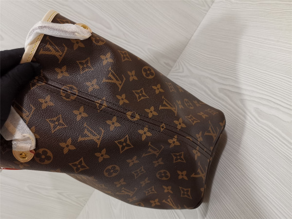 l0*is V*t0n neverfull mm