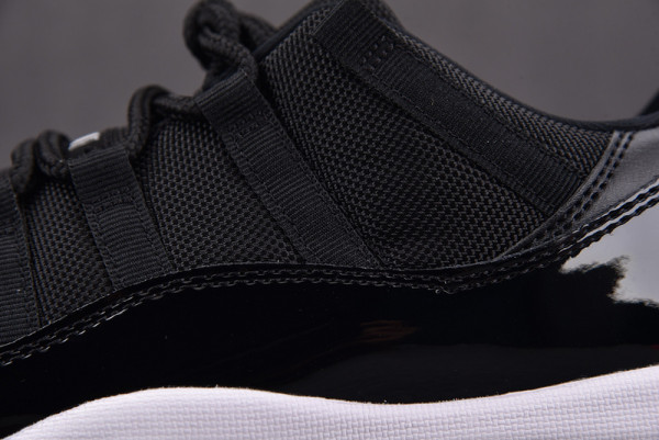 AIR JORDAN 11 LOW 