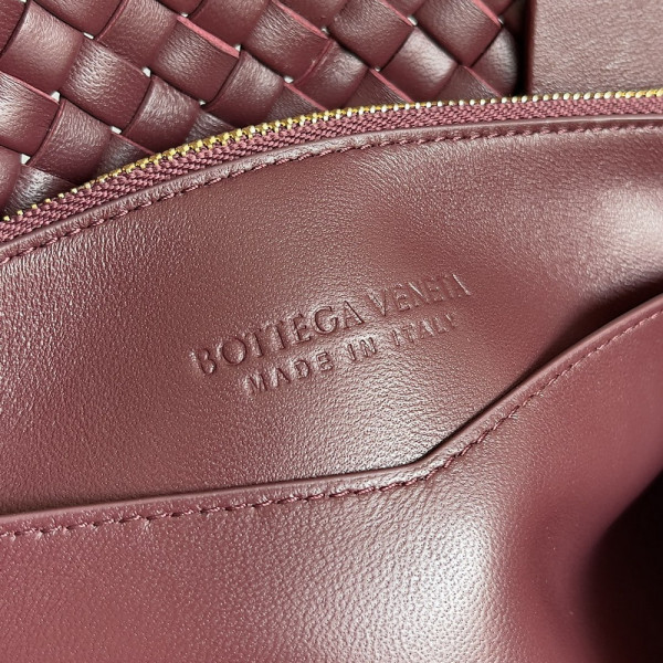 bo*te*ga Ve*ne*ta patti top handle bag