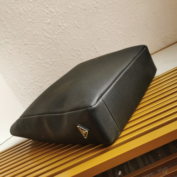 Pra*a tote bag