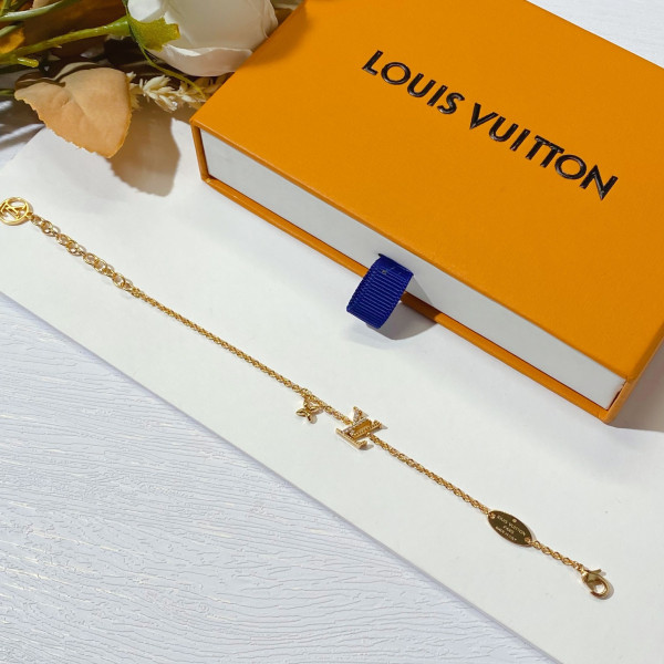 l0*is V*t0n bracelet