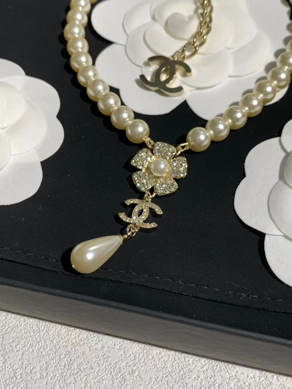 CL NECKLACE
