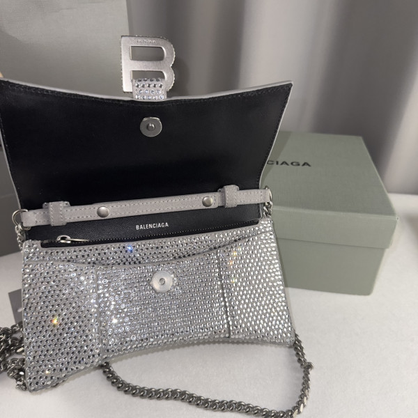 Ba*len*cia*ga hourglass wallet on chain
