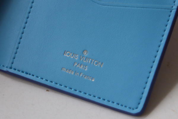 l0*is V*t0n vertical wallet
