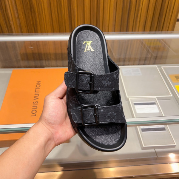 l0*is V*t0n slippers