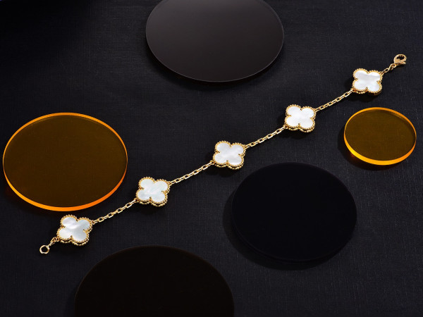 V*N CL*F & arpels perlée bracelet