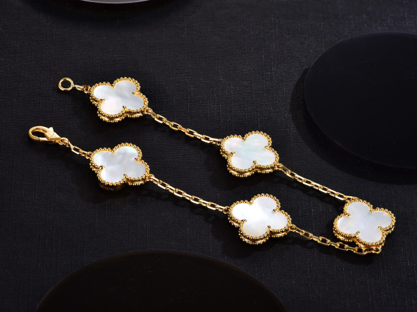 V*N CL*F & arpels perlée bracelet