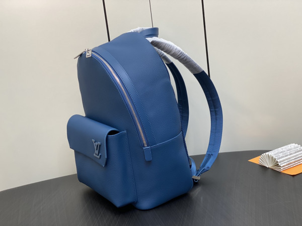 l0*is V*t0n takeoff backpack