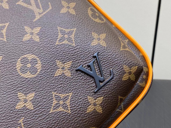 l0*is V*t0n avenue slingbag