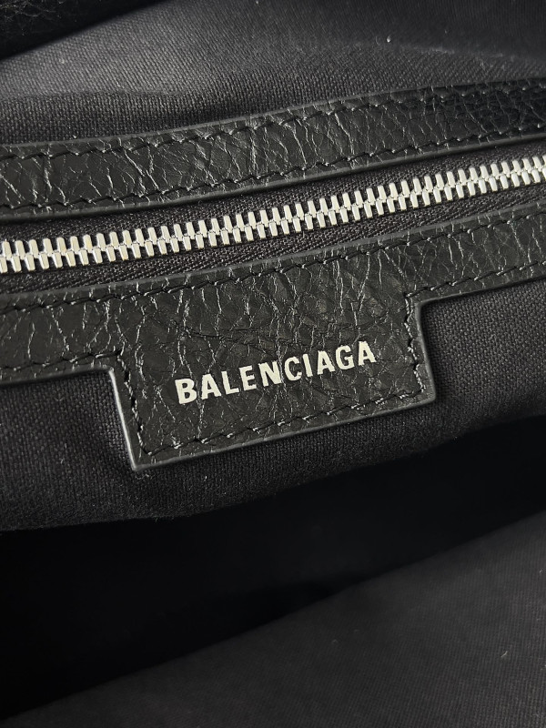 Ba*len*cia*ga women