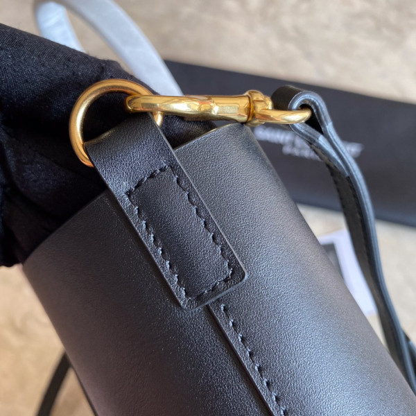 y*l shopping Sa**t Lau*nt leather