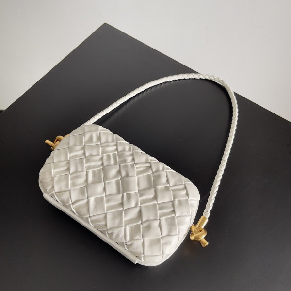 bo*te*ga Ve*ne*ta knot minaudiere on strap