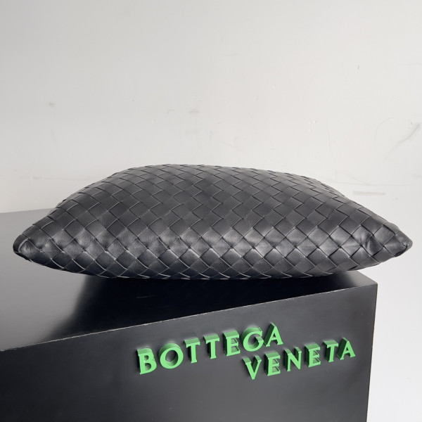 bo*te*ga Ve*ne*ta small hop