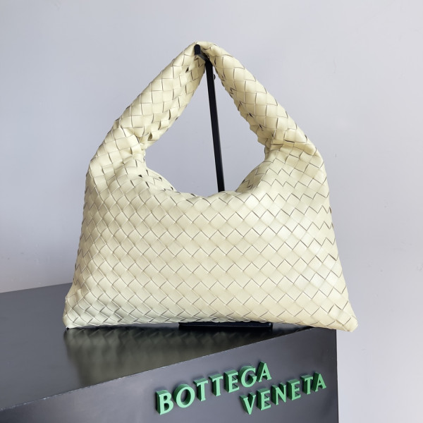bo*te*ga Ve*ne*ta small hop