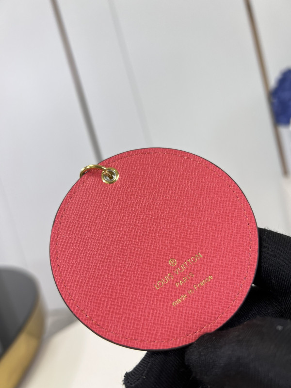 l0*is V*t0n illustre ice skate bag charm and key holder