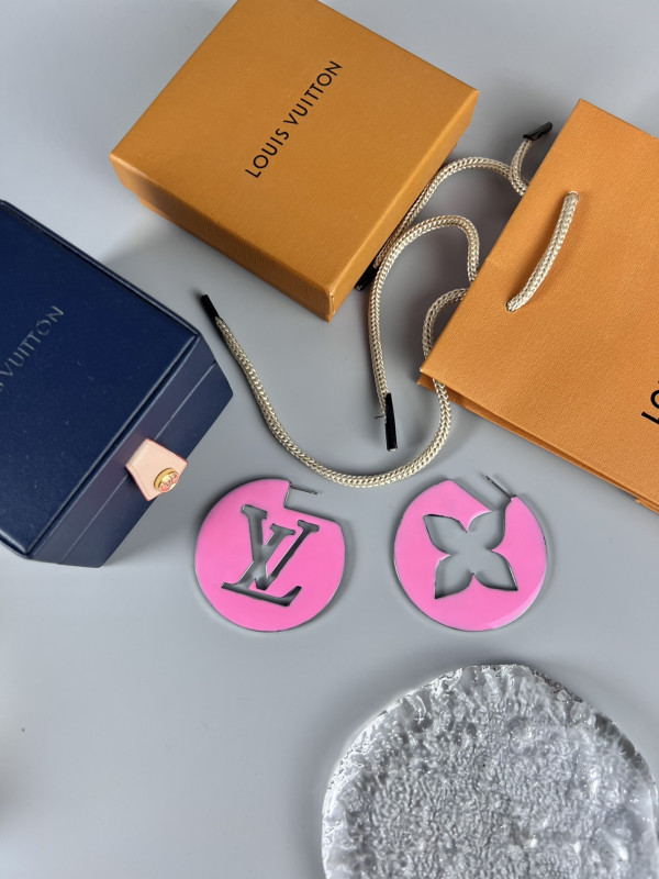 l0*is V*t0n earrings